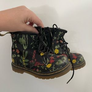 Htf 1460 WILD BOTANICS DR MARTENS